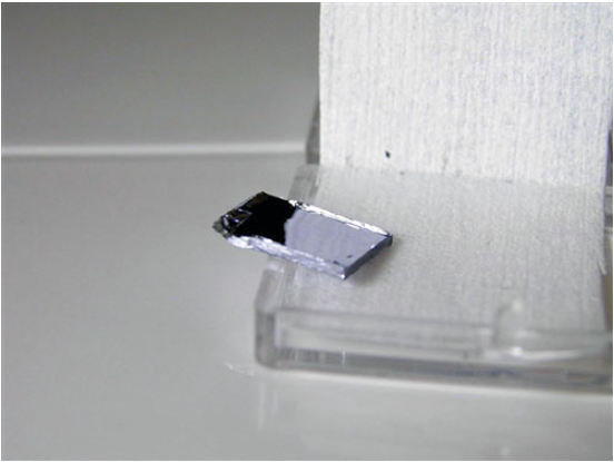 MoS2 二硫化鉬晶體（合成）(Synthetic Molybdenum Disulfide)